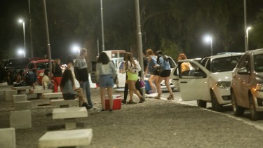 Hubo algunas peleas durante la desconcentración en el Parque Jorge Ferreira.  Foto: Pablo Leguizamón.