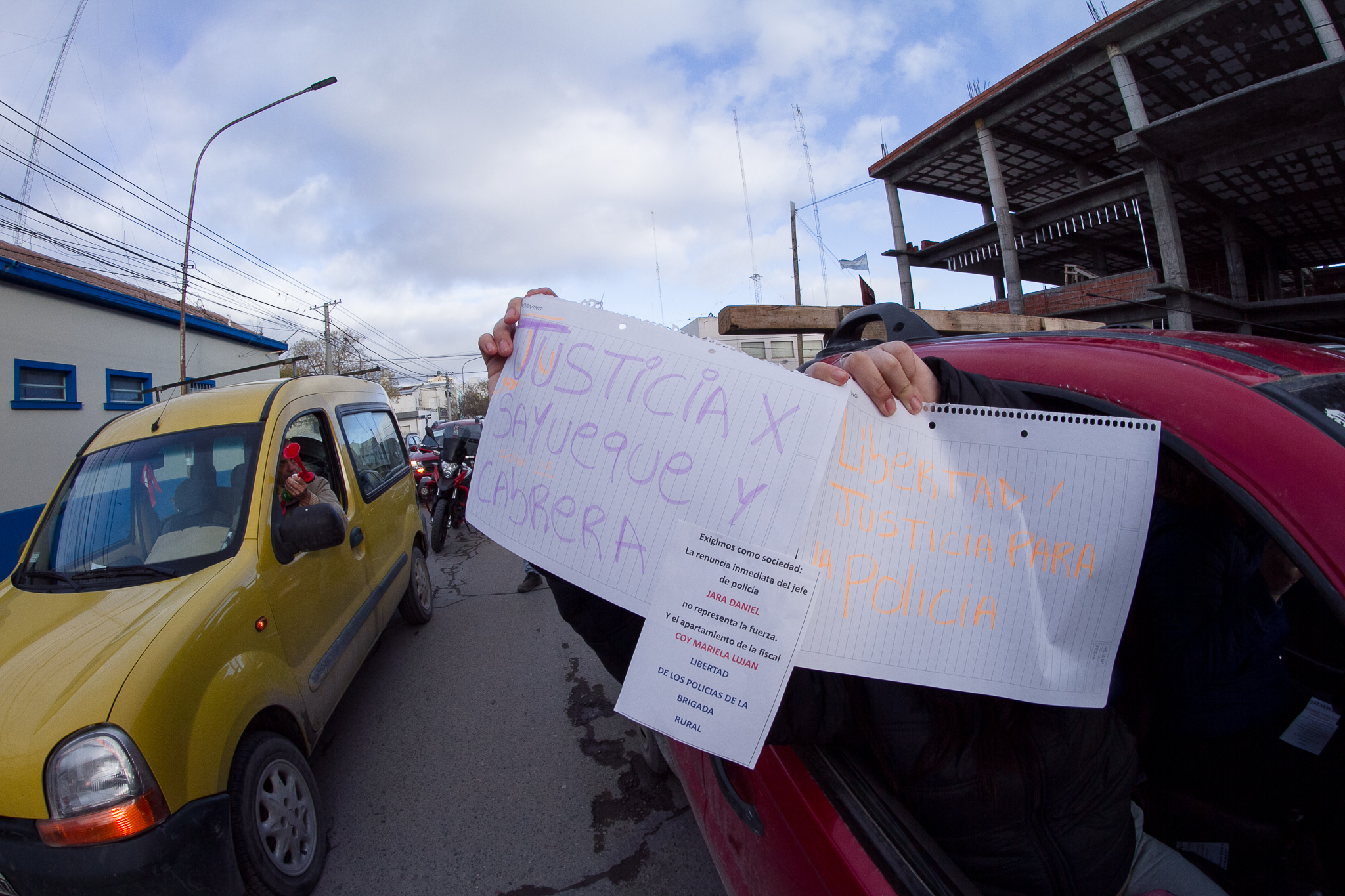 La detención de los policías generó diferentes marchas en su apoyo en Viedma y San Antonio Oeste. Foto: Pablo Leguizamón.