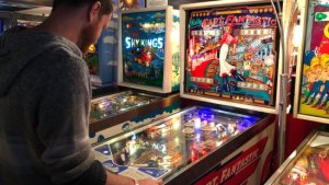 Como en Mario Bros, pero real: la pelea por los juegos electrónicos en Neuquén