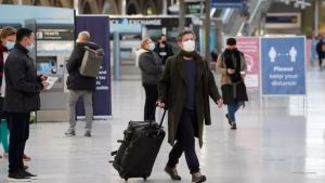 Suspenden vuelos a Reino Unido, tras la detección de nueva cepa de coronavirus
