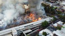Imagen de Importante incendio obliga a evacuar uno de los hospitales más grandes de Santiago de Chile