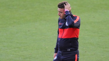 La renuncia del director técnico Mariano Soso y la incertidumbre sobre el futuro de los hermanos paraguayos Ángel y Óscar Romero profundizaron hoy la crisis deportiva de San Lorenzo, a horas de la goleada sufrida ante Banfield (4-1) en el cierre de la Copa Diego Maradona.
Foto: Daniel González Toledo/ Pool Argra