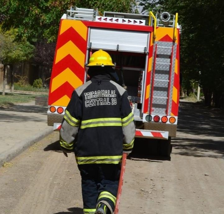 Los bomberos de Neuquén se declaran en estado de alerta por la falta de reglamentación de la Ley 3359. (Archivo Gentileza).-
