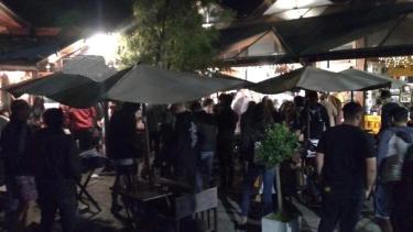 Los shows en vivo se permiten, pero la gente debe permanecer sentada en sus lugares. Foto: Gentileza Prensa Municipalidad Vla