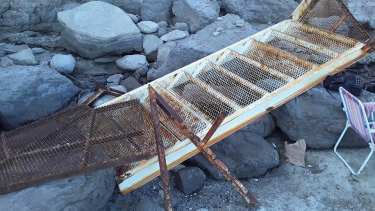 Hace más de un año que los hierros se encuentran en El Espigón: Foto Gentileza 