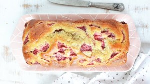 Budín de frutillas para acompañar con mate o café