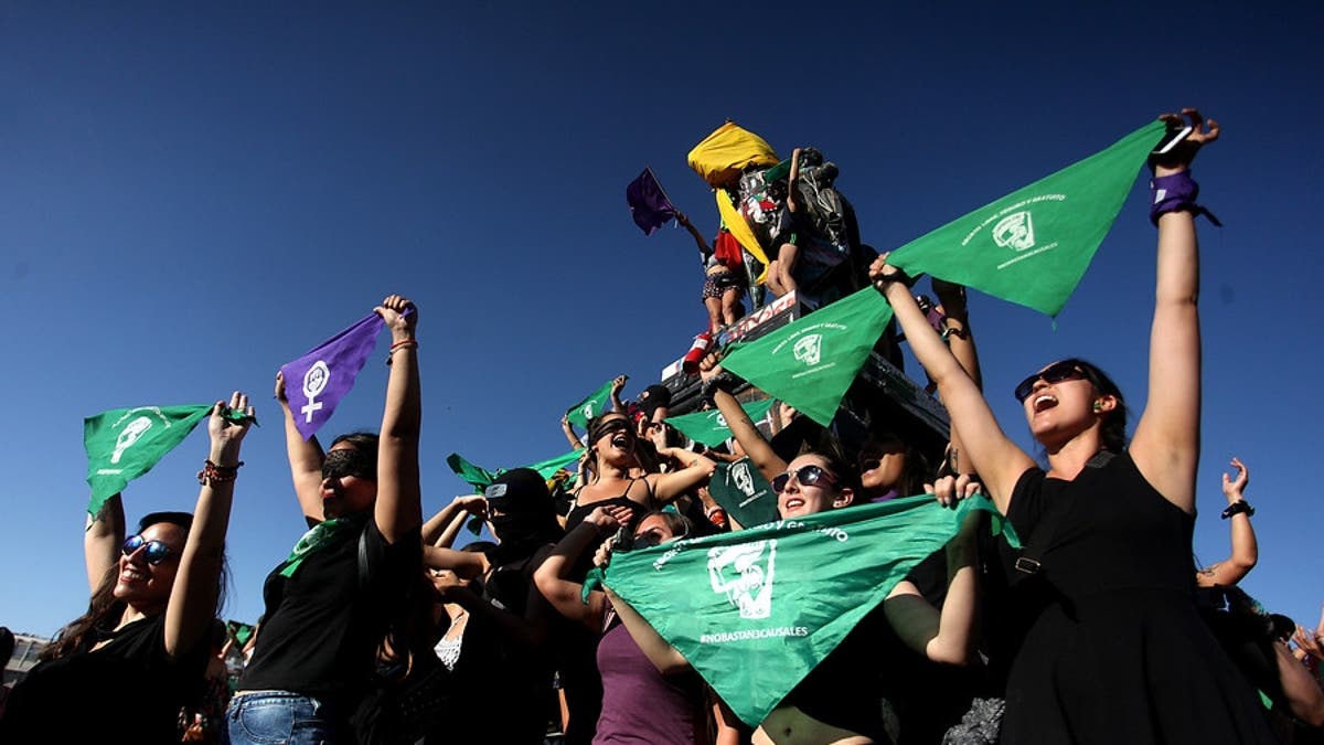 En Chile, el proyecto de aborto legal tomó estado parlamentario este jueves, con manifestaciones en apoyo. (Gentileza).-