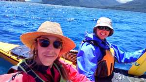 Aventura: las dos amigas que recorrieron los 357 km del Nahuel Huapi en kayak