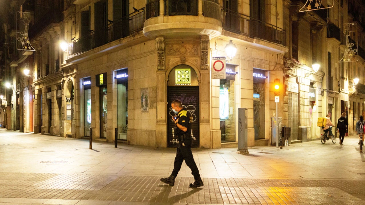 España es uno de los países que más tiempo lleva con restricciones de circulación nocturna.