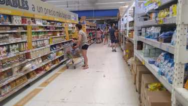 Las ventas en supermercados bajaron 2,2% en noviembre respecto a octubre.