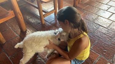 Los mimos de Paz para el chivito en la hostería. 