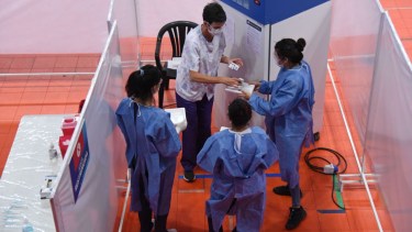 El estadio Ruca Che fue uno de los centros dispuestos para la aplicación de las vacunas. (FOTO: Florencia Salto)