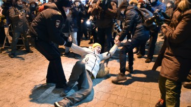 Distintas ONGs afirmaron que 2.509 personas fueron detenidas en más de 60 ciudades de Rusia.