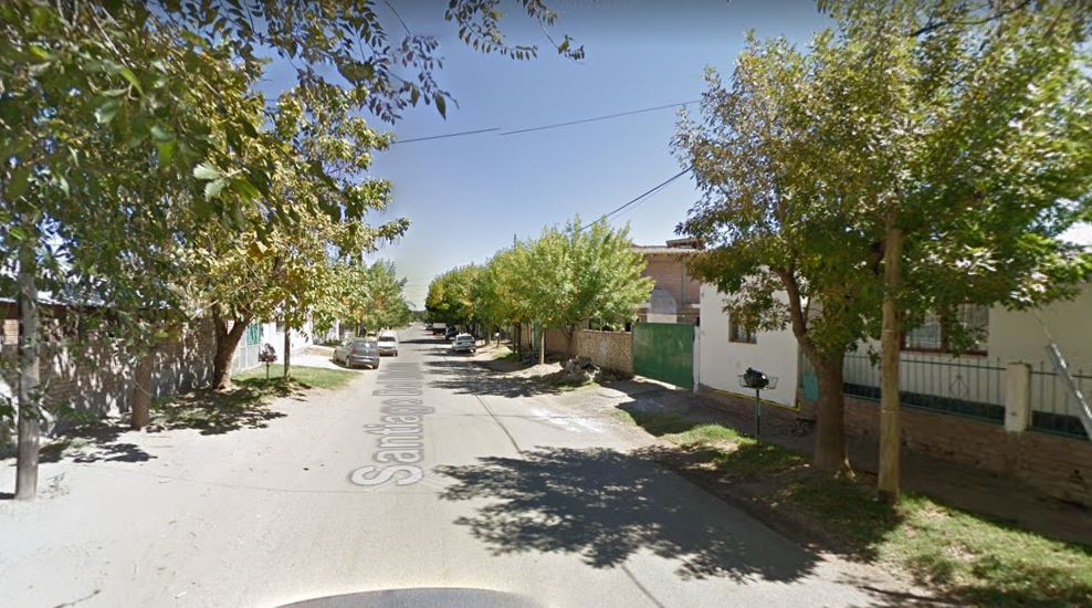 El homicidio ocurrió en Santiago del Estero al 550, en la misma cuadra en la que vive el agresor. (Captura).-