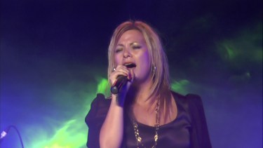 Carina Filet lleva sus canciones a Chichinales.