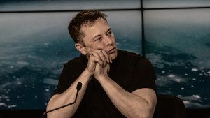 Elon Musk y cientos de expertos piden pausa en la inteligencia artificial por riesgos para la humanidad