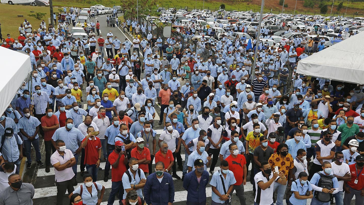 Los trabajadores protestan contra el cierre de las fábricas de Ford. Unas 5.000 personas perderán sus empleos. (Gentileza).-