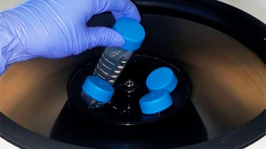 Los científicos comprobaron la eficacia de una técnica convencional para medir niveles del coronavirus en aguas cloacales y recreativas. Créditos: CIATI