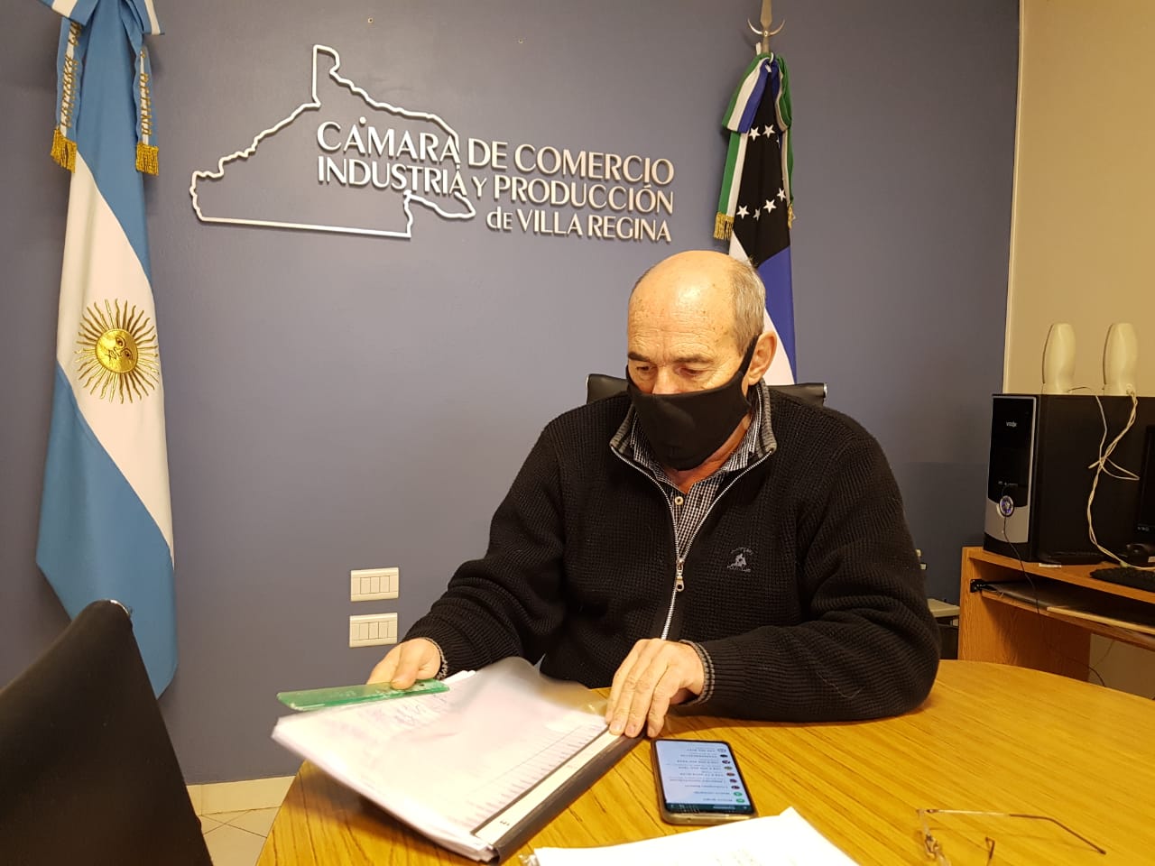 Franco Susca, presidente de la Cámara de Comercio de Regina, expresó el malestar por aumento en las tasas e impuestos. (Foto Néstor Salas)
