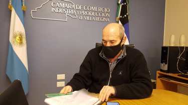 Franco Susca, presidente de la Cámara de Comercio de Regina, expresó el malestar por aumento en las tasas e impuestos. (Foto Néstor Salas)