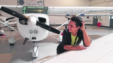 Las primeras prácticas Iacyk las hizo en el Aeródromo de Neuquén, con 24 años. La pasión por los aviones la descubrió en Corrientes. Foto: gentileza Laura Garrido.