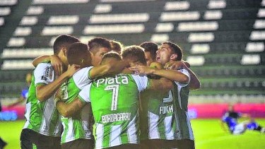 Banfield lleva puntaje ideal, y si le gana hoy a Talleres se clasificará a la final con una fecha por jugarse.