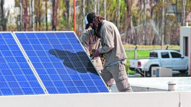 Existen en proceso de habilitación 12 proyectos que cuentan con módulos de generación propia. (Foto: archivo)