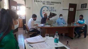 La Sesión Extraordinaria se realizó con cuatro concejales presentes y uno en forma remota.  Foto: Gentileza. 