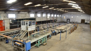 La Cooperativa La Reginense acondiciona su equipamiento para trabajar en esta temporada. (Foto Néstor Salas)