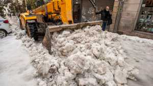 En Madrid evalúan declarar a la ciudad como zona de catástrofe por la nevada