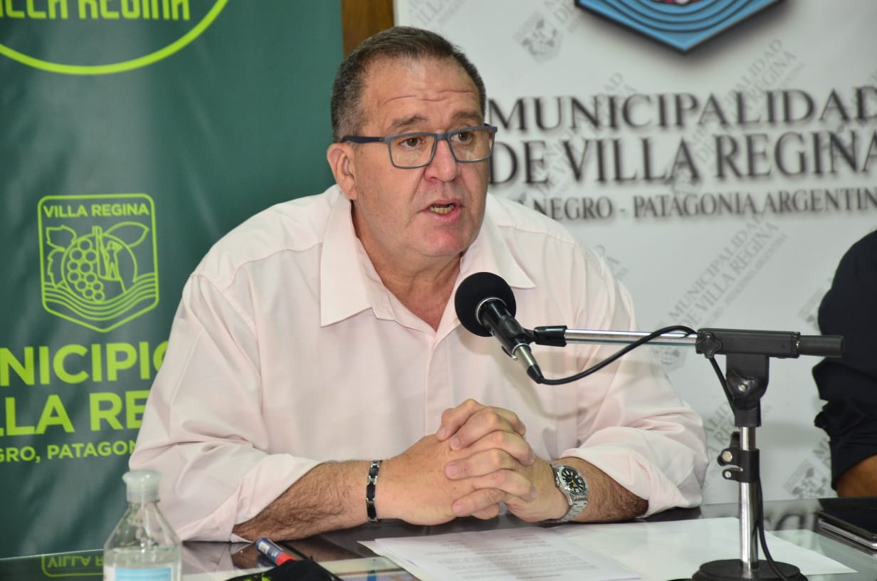 El intendente Marcelo Orazi anunció que habrá reducción en el costo de las licencias comerciales. (Foto Néstor Salas)
