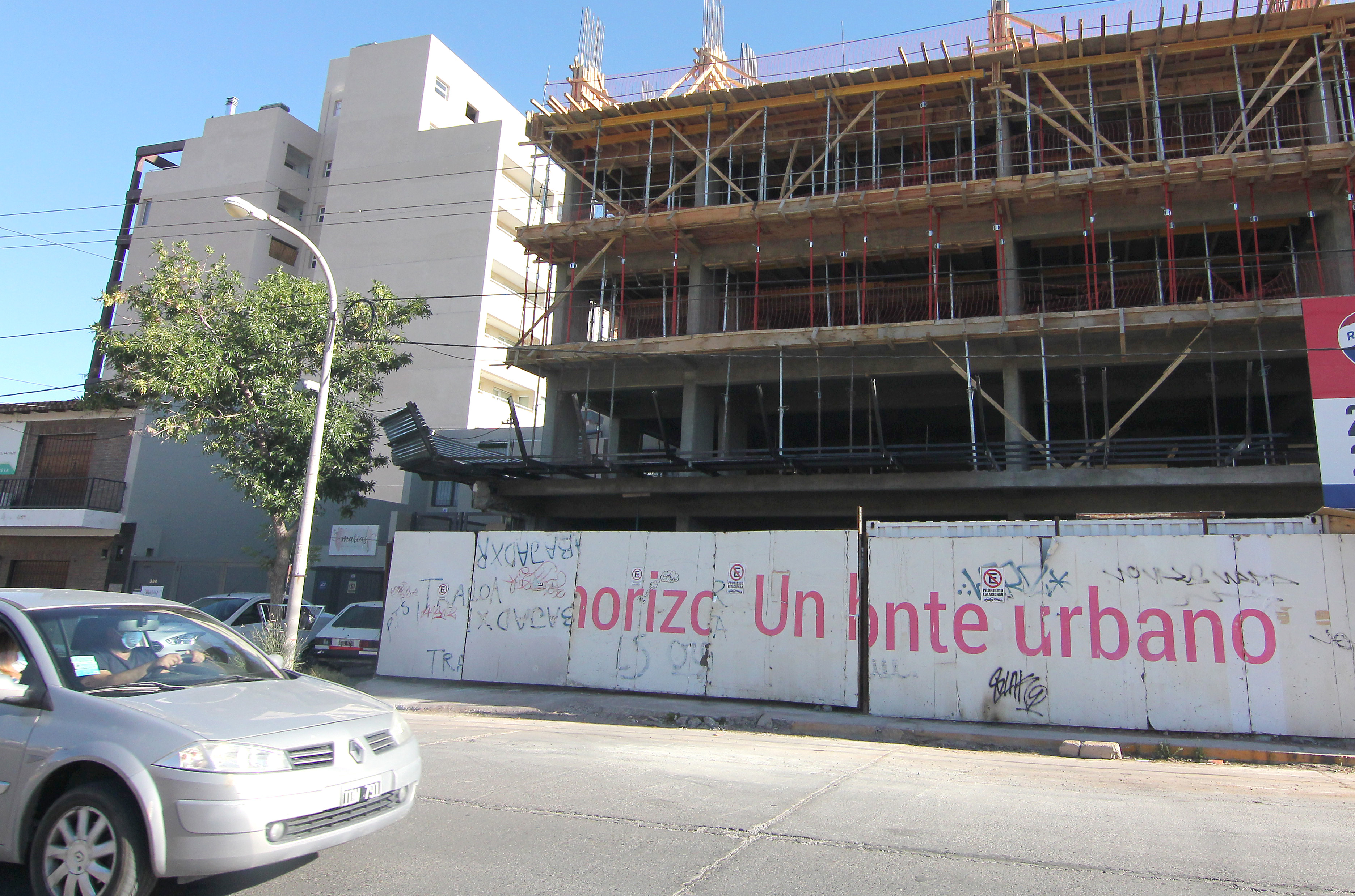 Los edificios en Neuquén tuvieron una pausa pero luego reactivaron su construcción. (FOTO: Oscar Livera)