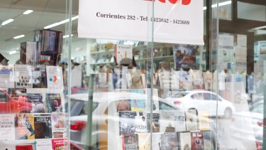 La histórica librería del Bajo de Neuquén. Foto: Juan Thomes
