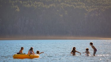 Un adolescente casi se ahogó en el lago Lolog y tuvo que ser trasladado a Neuquén por la complejidad del cuadro. (Foto: Archivo- Patricio Rodríguez).