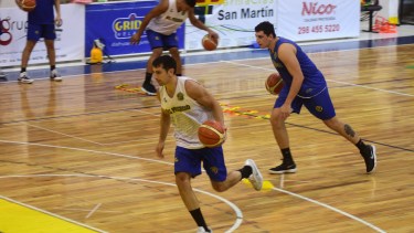 Siempre que el trabajo lo permita, cada jugador usa su propia pelota para evitar contagios.  