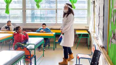 El ciclo lectivo 2021 comenzó a desarrollarse este miércoles en la Argentina con un esquema de presencialidad cuidada