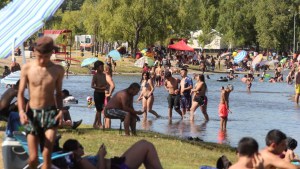 Comenzó la temporada estival en Neuquén: ¿qué colectivos van al río?