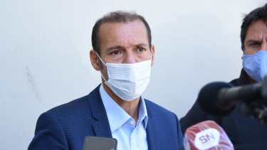 El anuncio de Cafiero y González García ocurrió al mismo tiempo durante el que Gutiérrez acompañaba la reanudación de la vacunación en Neuquén. (Florencia Salto).-