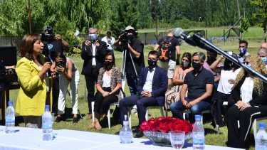 Carreras tomó juramento a funcionarios en Regina. Fotos: Néstor Salas 