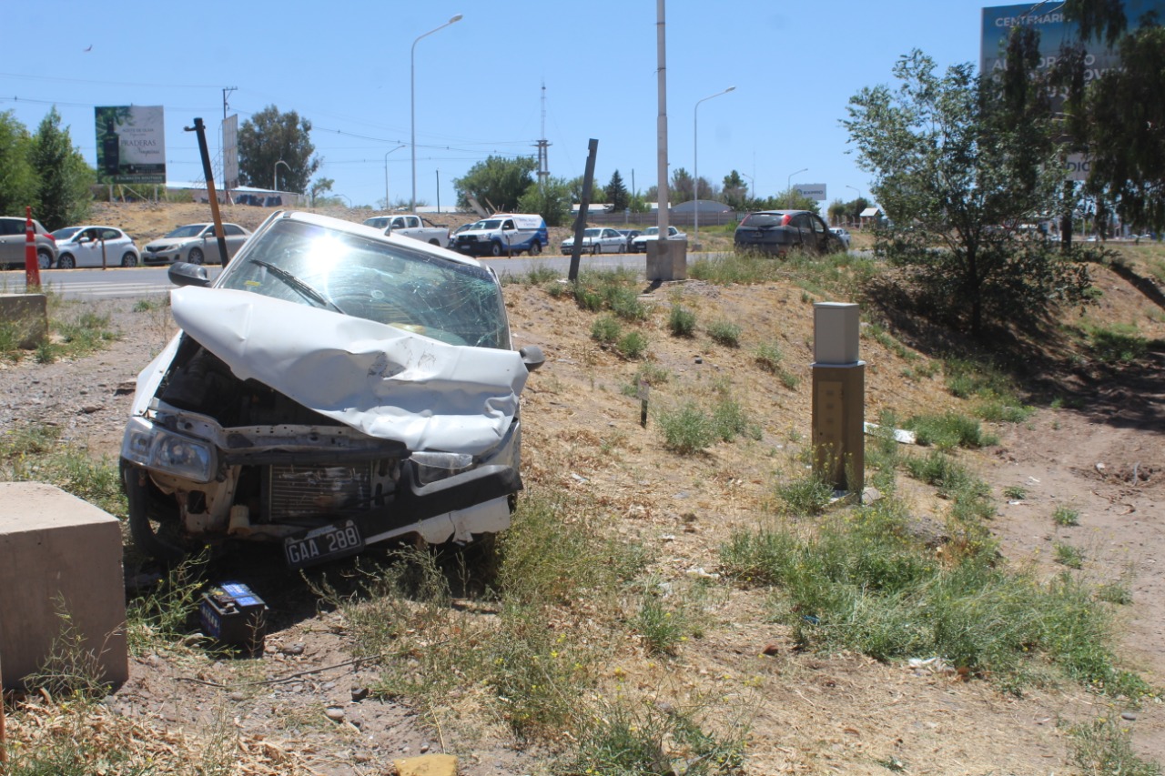 El Fiat Uno involucrado en el accidente. Foto: Centenario Digital
