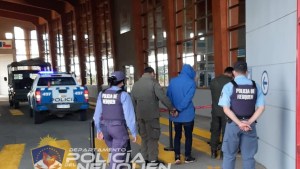 Para acampar en Pehuenia, cruzaron por un paso no habilitado desde Chile