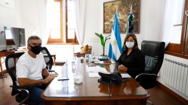 La reunión fue definida en un encuentro entre la gobernadora Carreras y el presidente de la bancada de JSRN, Facundo López. 