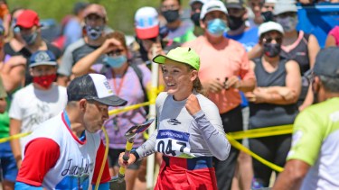 Valentina Kees celebra después de llegar a la meta. Foto: Andrés Maripe
