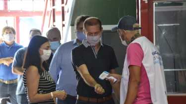 La ministra Andrea Peve y el gobernador Omar Gutiérrez se colocaron el 19 de enero la segunda dosis de la vacuna. Foto archivo: Yamil Regules.