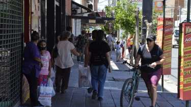 Los neuquinos no están de acuerdo con aumentar las restricciones en forma muy estricta o total. (Yamil Regules).