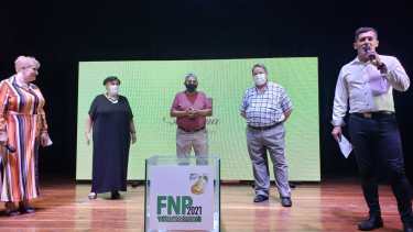 Elías Pereira, un vecino de Allen fue el ganador de la casa. Foto gentileza. 