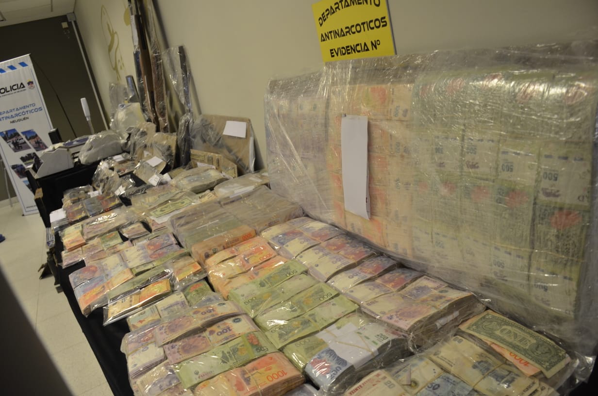 La Policía del Neuquén secuestró más de 10 millones de pesos por drogas en un megaoperativo. (Foto: Yamil Regules).
