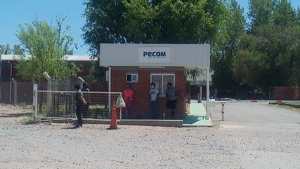 Protestaron en la base de Pecom en Rincón y volverán si no les dan trabajo