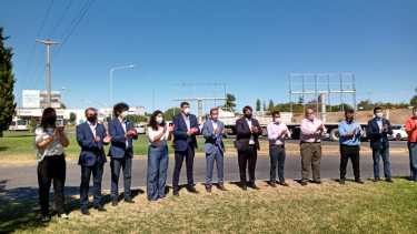 Gutiérrez y Gaido encabezaron el acto por el traspaso del tramo de la Ruta 22 que atraviesa Neuquén capital. (Gentileza).-