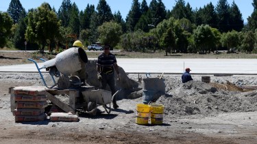 Esta semana siguieron trabajando en las bases de la estructura en Bariloche (Foto: Chino Leiva)